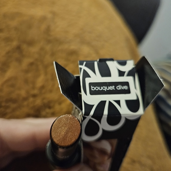 BENEFIT Lipstick - Picture 5 of 8